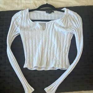 White crop top long sleeve